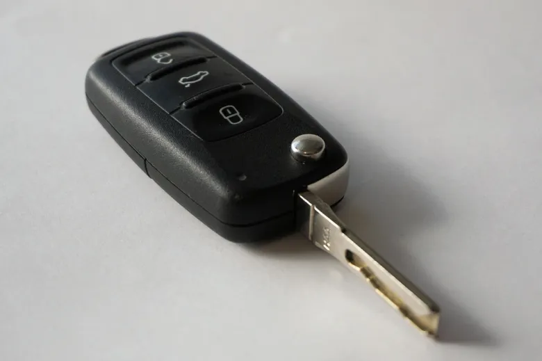 Car key fob with metal blade