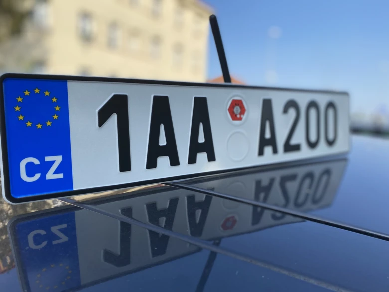 Česká registrační značka na autě pro ověření taxi registrace