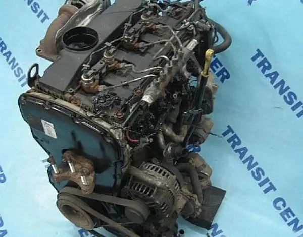Motor pro Ford Transit s viditelnými komponenty jako řemenice a alternátor.
