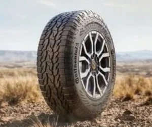 Offroad pneumatika na kole v suché krajině