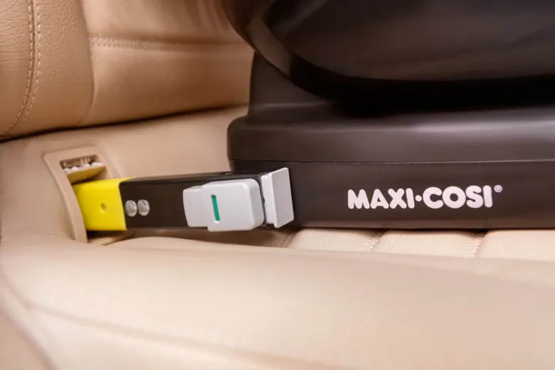 Zapojení Isofixu na přední sedadlo pomocí konektoru značky Maxi-Cosi.
