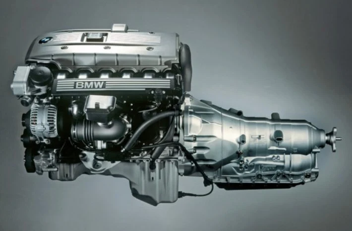 Bmw engine and transmission assembly