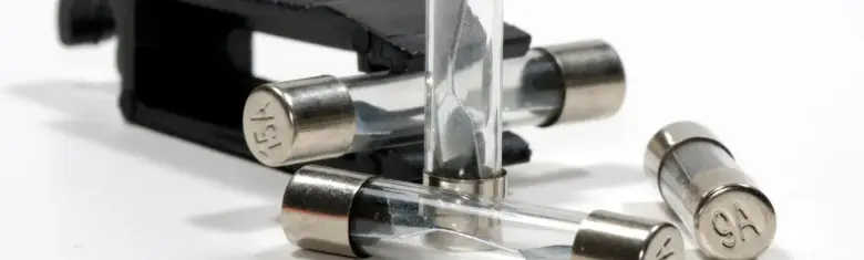 Pojistky pro automobilový elektrický systém.