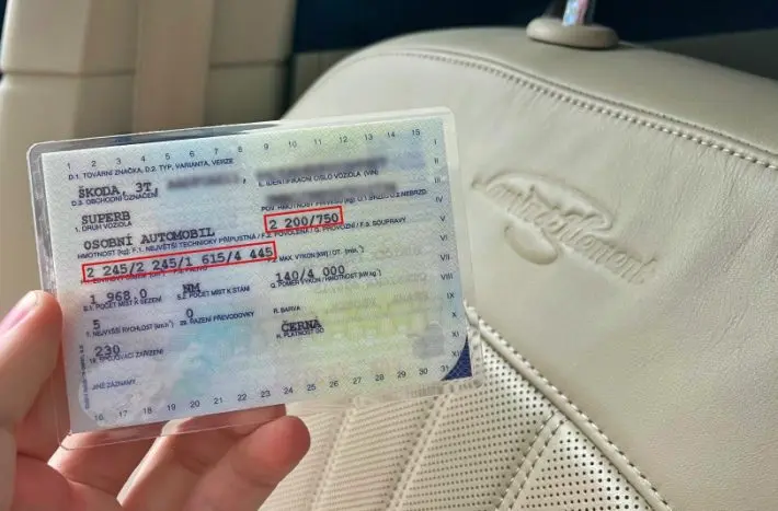 Česká technická kontrola s údaji o hmotnosti vozidla