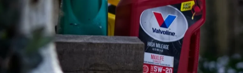 Květinový olej Valvoline pro vysoký počet kilometrů.