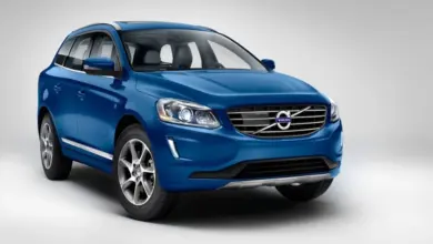 Modrý automobil Volvo, který slouží jako ilustrační obrázek pro článek o torzních tyčích.