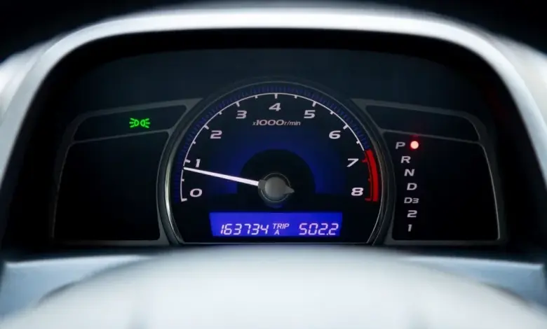 Výběr optimálních otáček motoru na volnoběh pro úspornou jízdu.