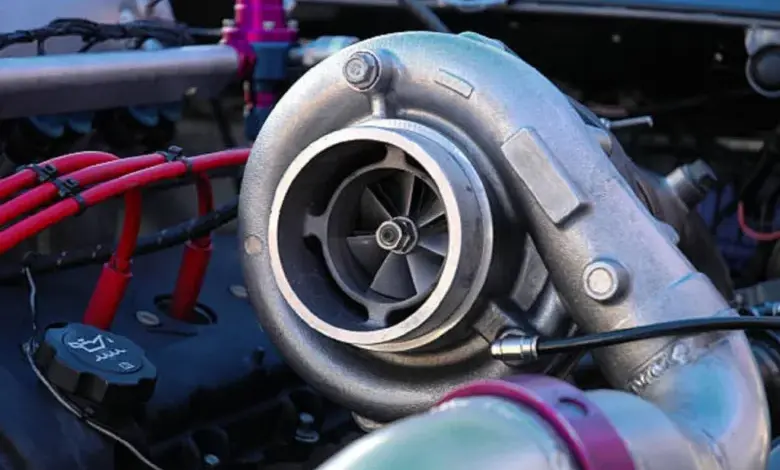 Blízko na turbodmychadlo v automobilovém motoru