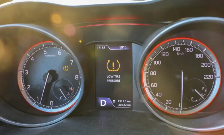 Toyota ukazatel nízkého tlaku v pneumatikách na přístrojové desce