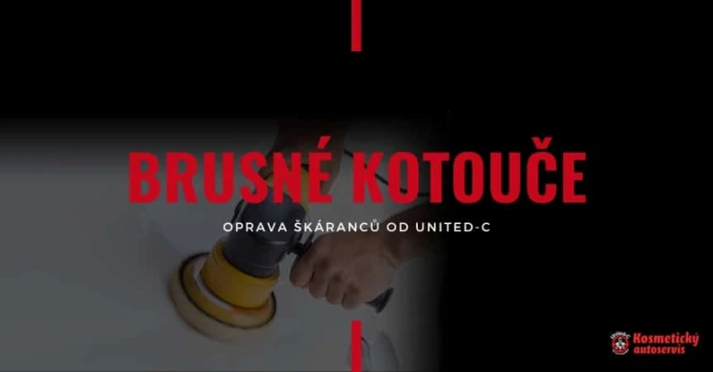 Oprava škrábanců na plastovém nárazníku brusným kotoučem.