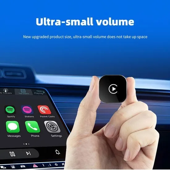 Malý adaptér pro připojení CarPlay nebo Android Auto k autu.