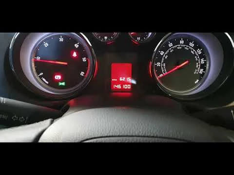 Přístrojová deska s chybovým kódem na Opel Insignia